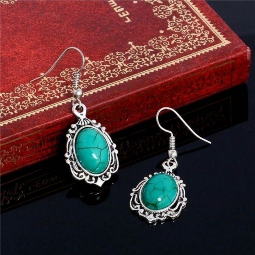 Gorgeous! Tibetan Silver Turquoise Jewelry Set - Picture 3 of 6